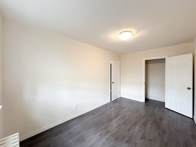 Photo du bâtiment - Montgomery Apartments