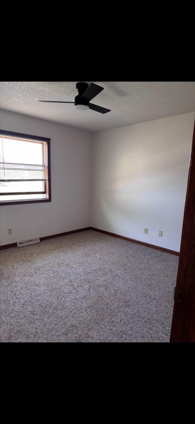 Foto del edificio - 315 E 2nd St