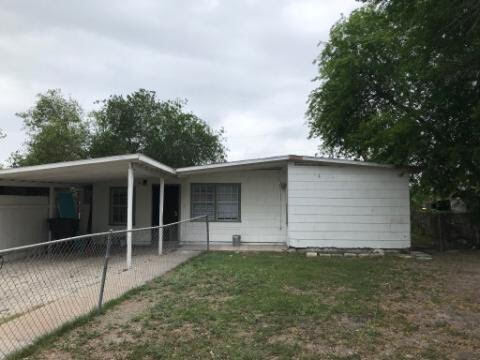Foto del edificio - 215 Adkins Dr