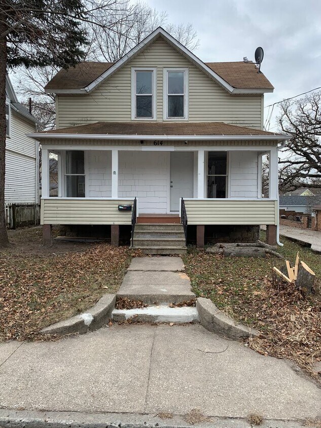 Primary Photo - Cute 2 bedroom $800 per month