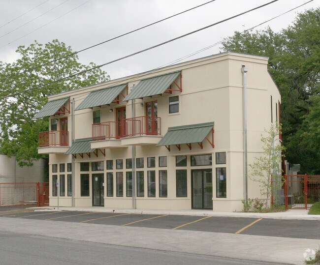 Building Photo - 3010-3012 N Saint Marys St