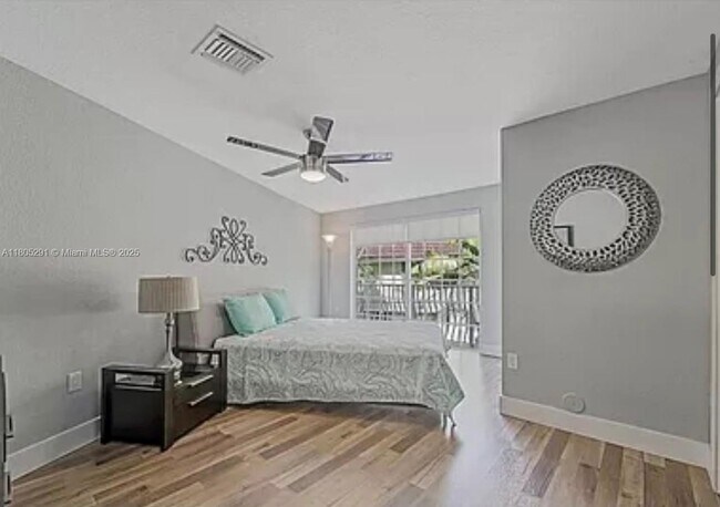Foto del edificio - 725 SE 14th Ct