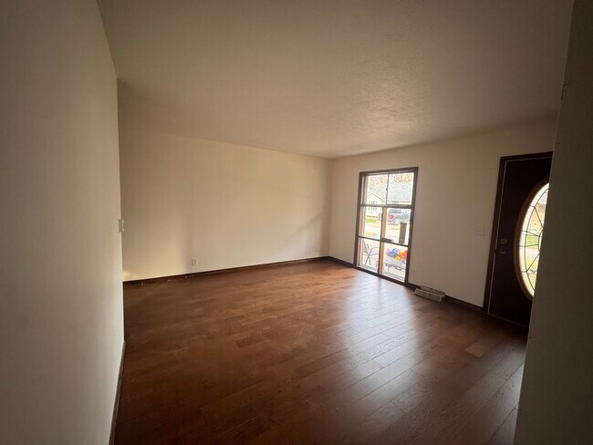 Foto del edificio - 319 Ironwood Rd