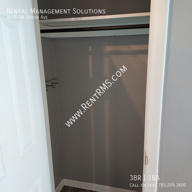 Building Photo - 3635 SW Devon- 3 BED/1 BATH