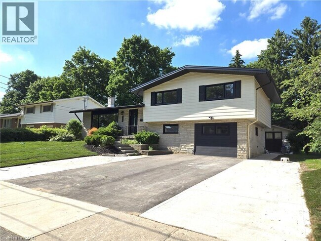 Building Photo - 404 Forest Hill Dr