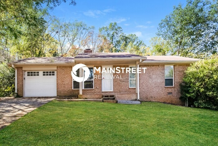 3 Bedroom Pet-Friendly Home in Conyers, GA with Main Street Renewal - 3 Bedroom Pet-Friendly Home in Conyers, GA with Main Street Renewal