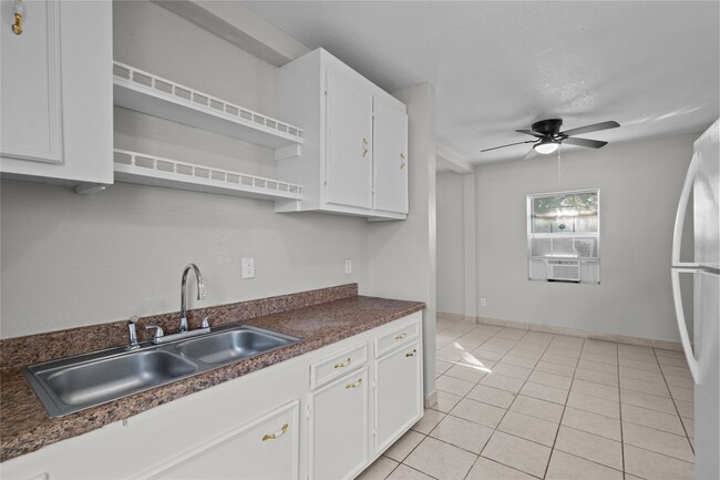 Building Photo - 806 3rd Ave N