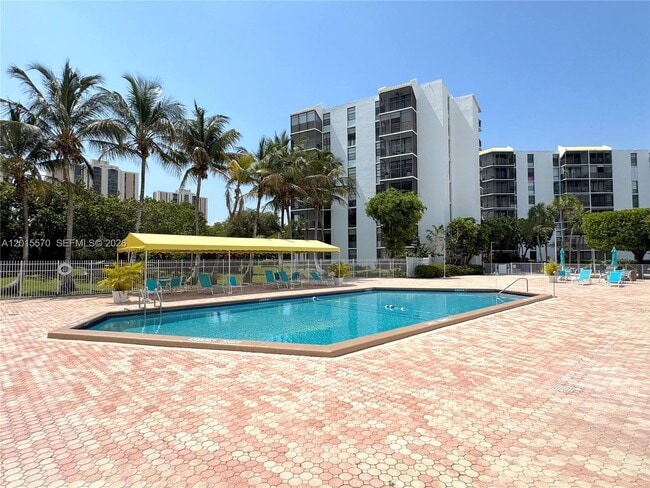 Foto del edificio - 20400 W Country Club Dr