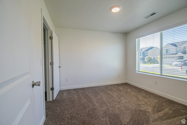 Foto del edificio - 1077 Waterway Ln