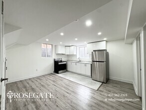 Building Photo - 16 Bucksaw St