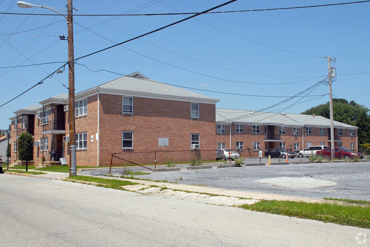 Building Photo - Hartwell Apartments
