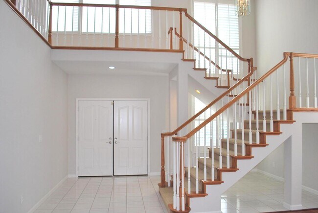 Foto del edificio - Updated Detached Home in Gated Fleur Du Mo...