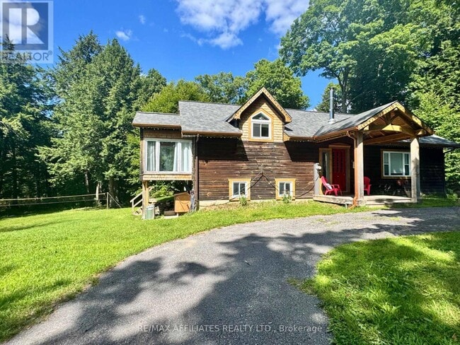 Photo du bâtiment - 6828-6511 511