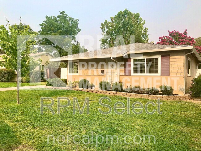 Building Photo - 920 Singingwood Rd