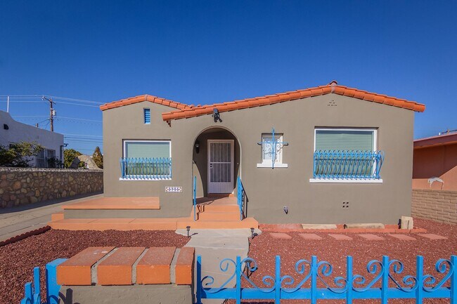 Building Photo - Stylish 3BR/2BA Furnished Home in Central El Paso – Master Bath with Jacuzzi, New Appliances