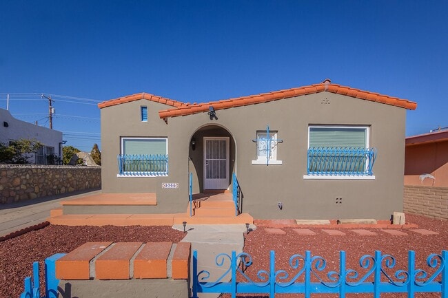 Foto del edificio - Stylish 3BR/2BA Furnished Home in Central El Paso – Master Bath with Jacuzzi, New Appliances
