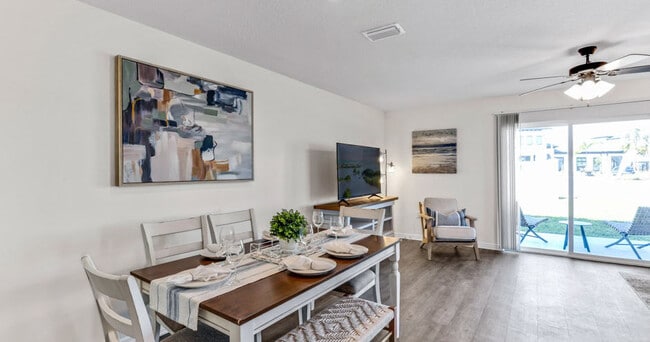 Foto del edificio - Crestview at Grove West Townhomes