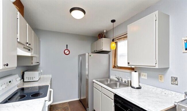 Kitchen - 8000 E 10th Ave