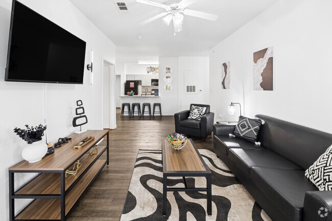 4BR, 4BA - 1,333SF - Living Room - Rendezvous