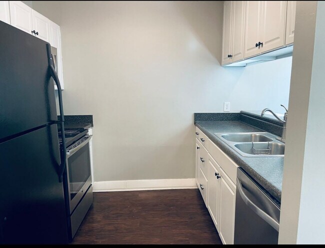 Building Photo - 327 Yorkshire Cir