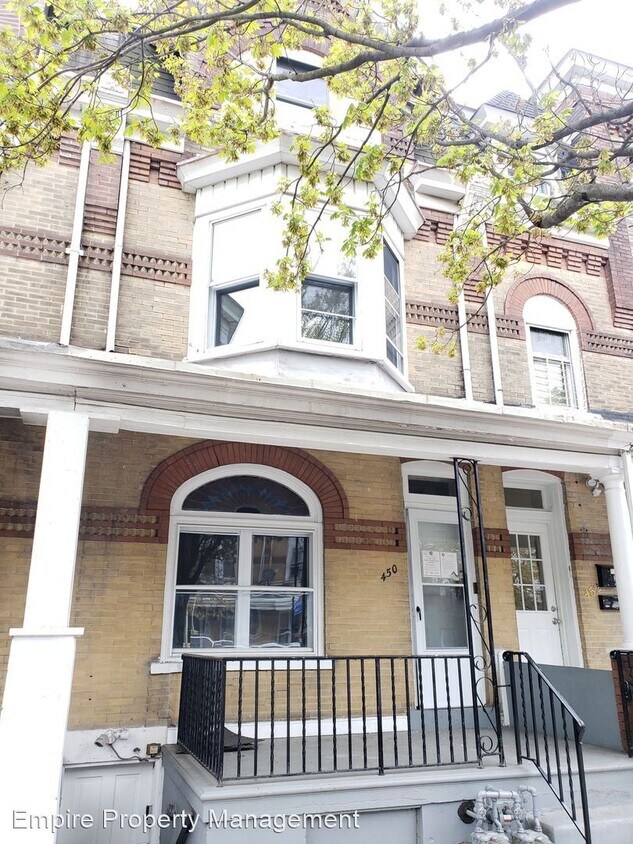 Primary Photo - 450 Tilghman St