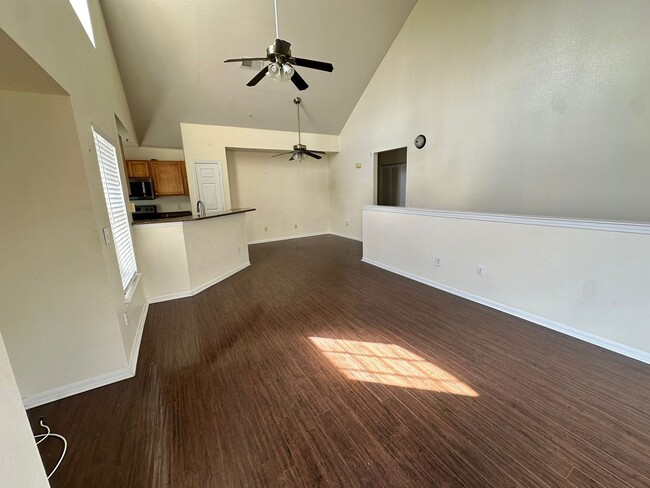 Foto del edificio - 8957 Lee Vista Blvd