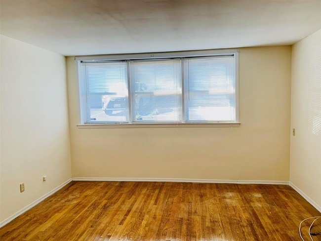 Building Photo - 32-34 E 32nd St