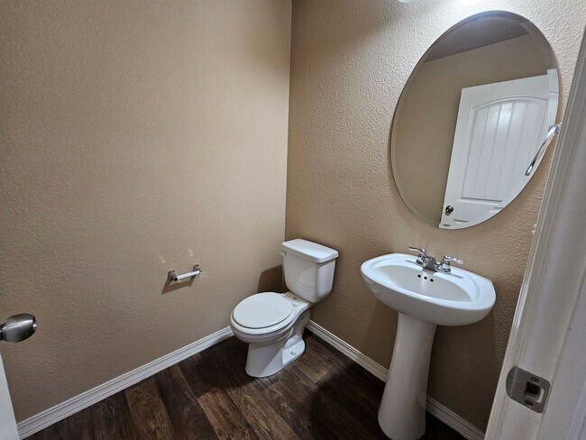 Foto del edificio - 3 Bed 3 bath house in 80911!