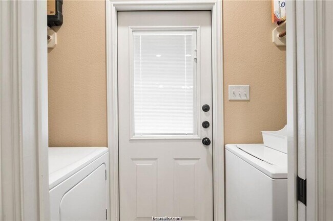 In-unit laundry - 2918 Old Ironsides Dr