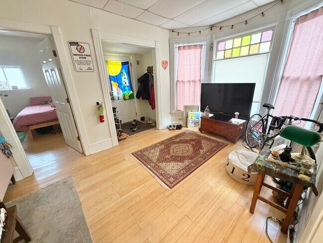 Building Photo - 81-83 Monroe Street