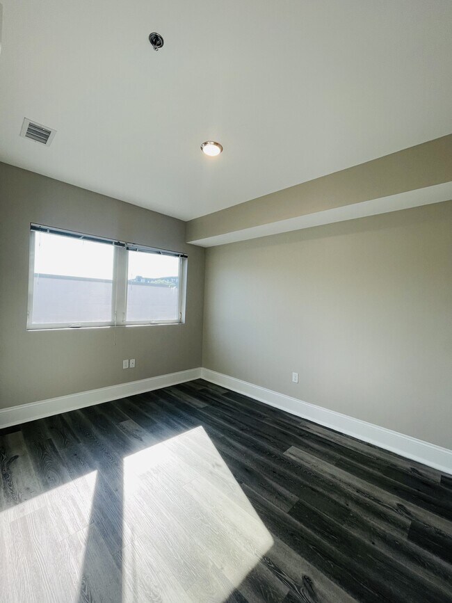 Foto del edificio - 330-350 Pleasant St. Unit 232