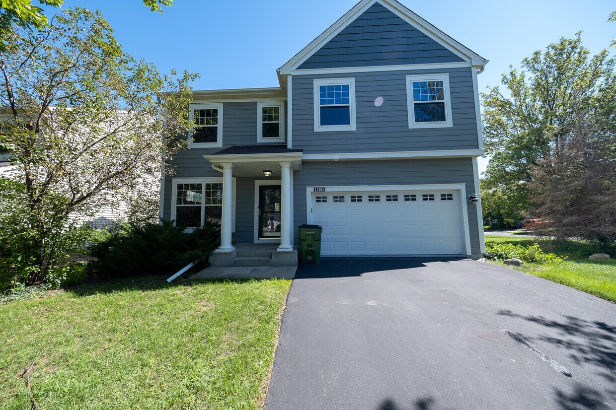 Primary Photo - 12101 Waconia Cir NE