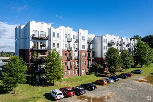 Building Photo - 2338 Yadkin Ave