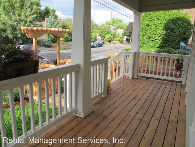 Foto del edificio - 3 br, 1.5 bath House - 66 NE Skidmore Ave