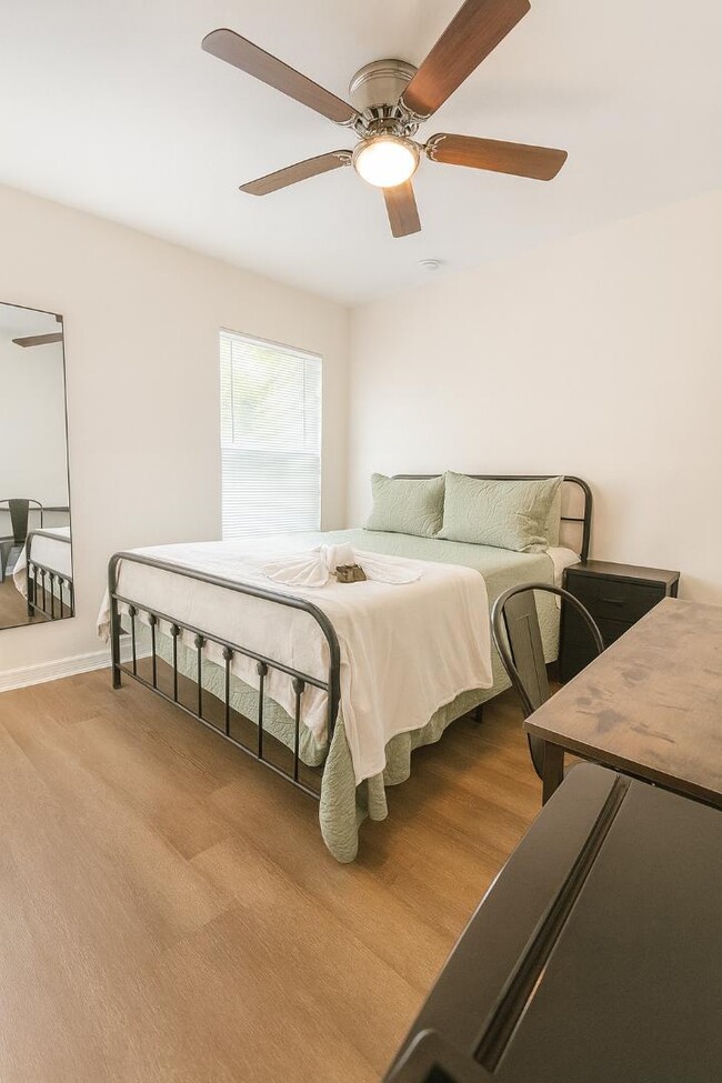 Building Photo - 1895 Ave H NW