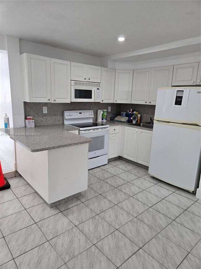 Foto del edificio - 310 SW 69th Ave