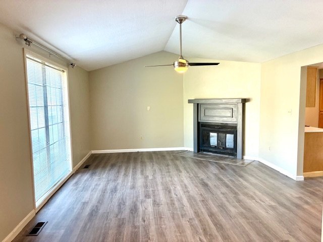 Foto del edificio - 1304 Stafford Dr