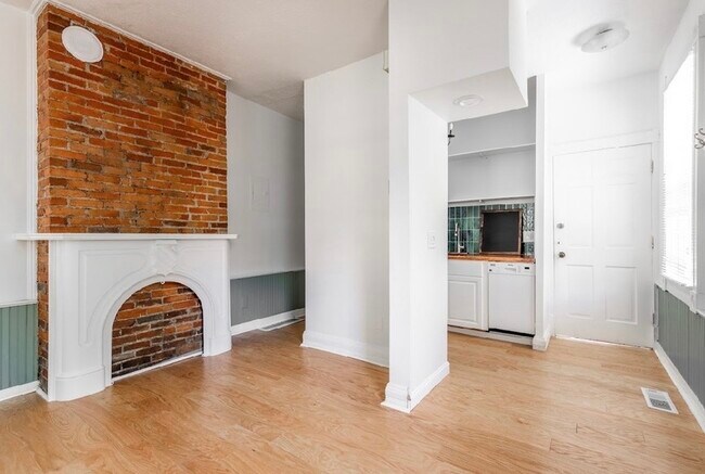 Building Photo - 1474 W 29th St