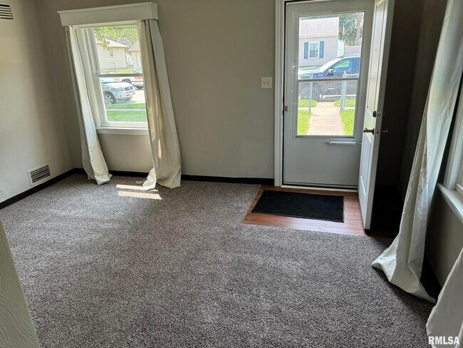 Foto del edificio - 3638 Johnson Ave