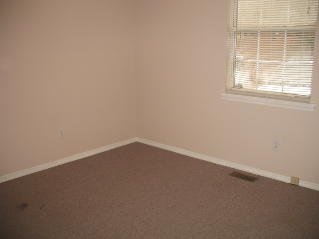 Bedroom - 205-206 6th Ave NE