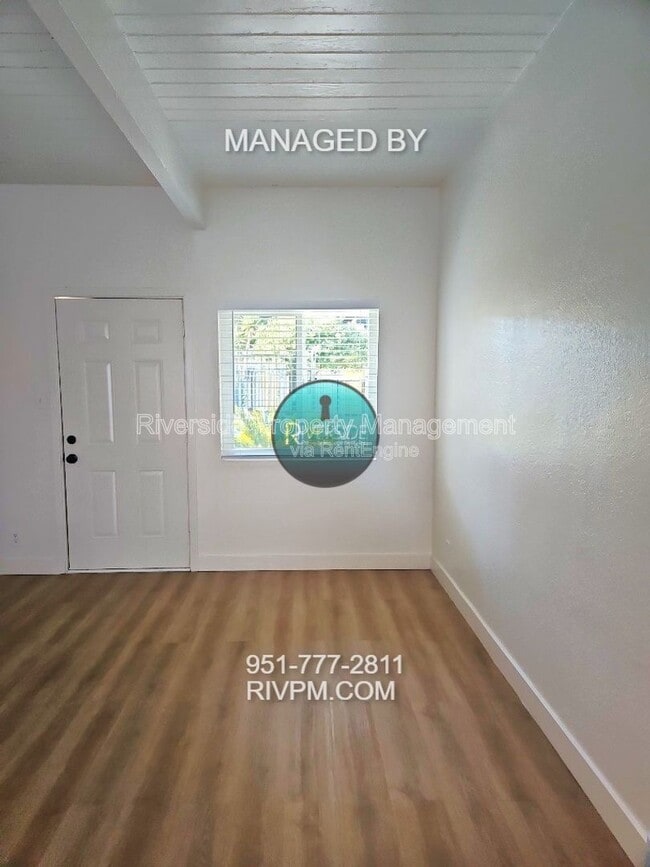 Interior Photo - Rock Ridge