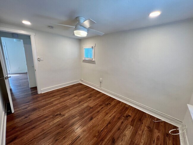 Building Photo - 4623-4625 Hamilton