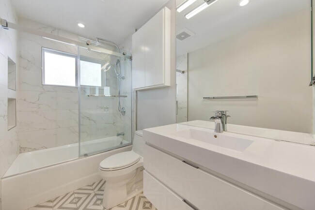 Foto del edificio - 3212 Woodmont Dr