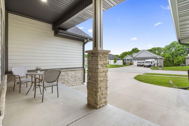 Building Photo - Beautiful 3 Bedroom Home w/ Flex Room!