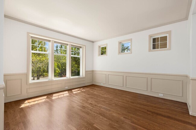 Foto del edificio - Elegant Redmond Retreat | 4 Bed + 2 Offices | Prime Cul-de-Sac Location