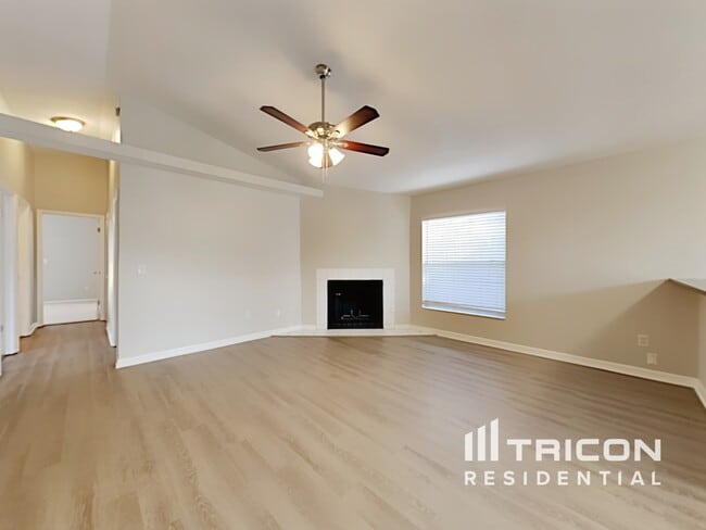 Foto del edificio - 7227 Edgewater Shores Ct