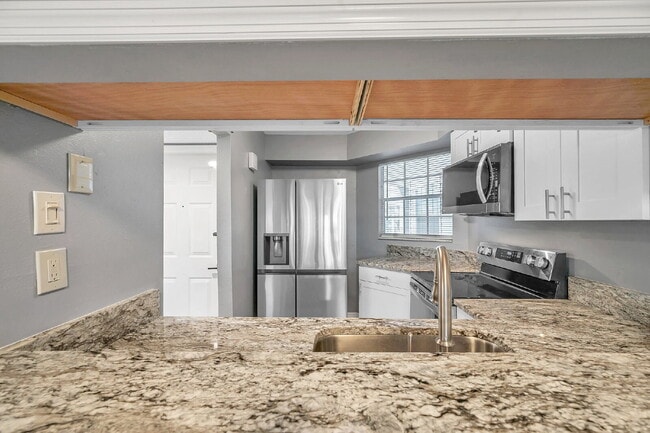 Photo - Charming Condo in Stonesthrow – Modern Com...