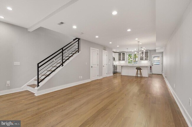 Foto del edificio - 925 Delafield Pl NW