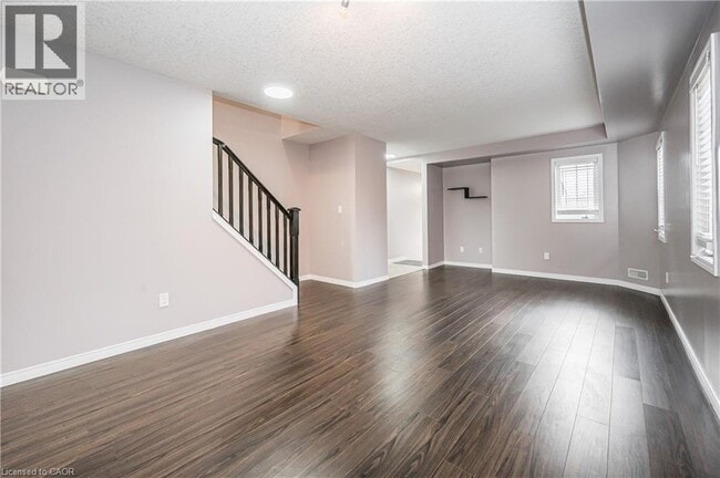Building Photo - 224 Jessica Cres