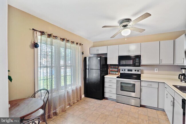 Foto del edificio - 801 Commons Ln
